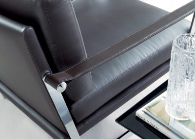Modernūs minkšti svetainės baldai krėsliukas Mark 1
