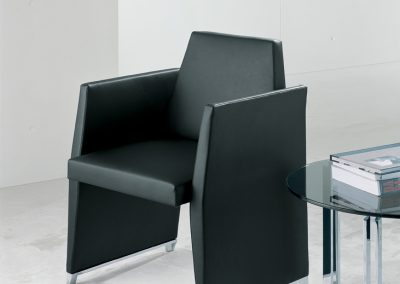 Modernūs minkšti svetainės baldai krėsliukas Soho 2