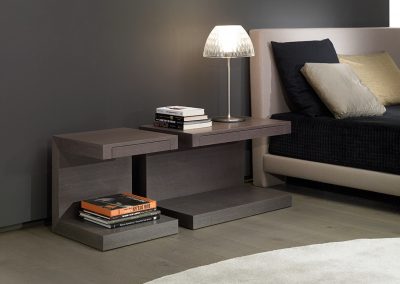Modernūs miegamojo baldai staliukas Bergen_01