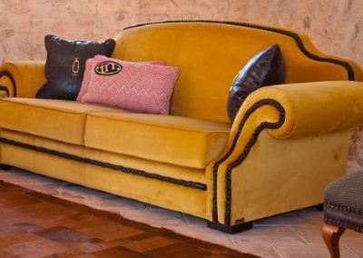 Klasikinio stiliaus sofa 1721.1