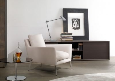 Modernūs minkšti svetainės baldai krėslas Ava 2