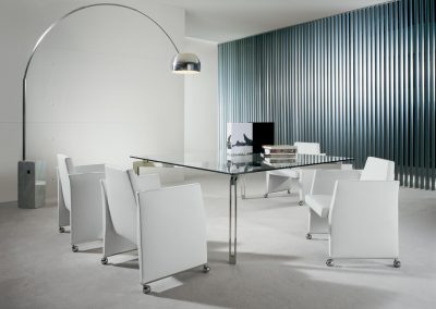 Modernūs minkšti svetainės baldai krėsliukas Soho