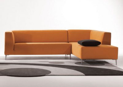 Modernūs minkšti svetainės baldai sofa Liz