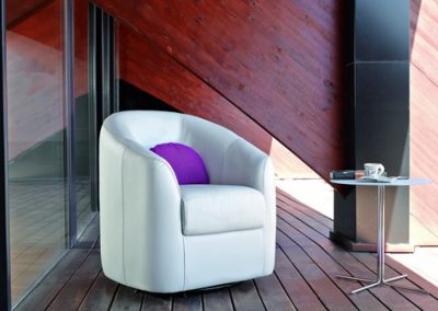 Modernūs minkšti svetainės baldai krėsliukas Coco 3