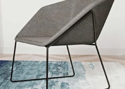 Modernūs minkšti svetainės baldai krėsliukas Hexa 3