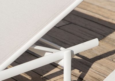 Modernūs lauko baldai gultas Up 2