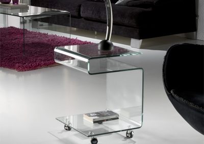 Modernus staliukas ant ratukų Glass 552522