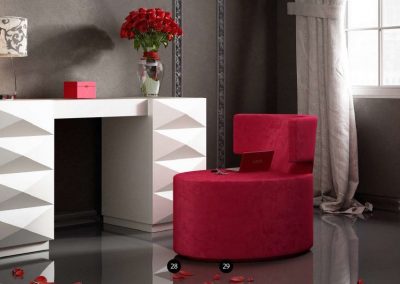Modernūs miegamojo baldai kosmetikos staliukas Bella T07
