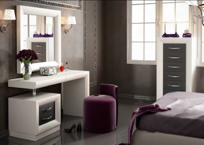 Modernūs miegamojo baldai kosmetikos staliukas Bella T10