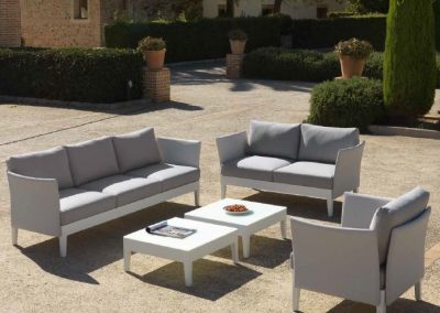 Modernūs lauko baldai sofa staliukas Capri 3
