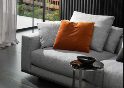Modernūs minkšti svetainrės baldai sofa Mauro 5