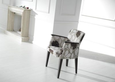 Modernios klasikos krėsliukas Betty 1