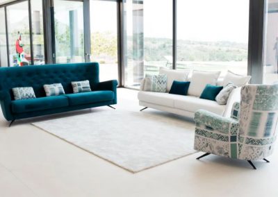 Modernios klasikos minkšti svetainės baldai sofa Nina 2