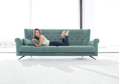 Modernios klasikos minkšti svetainės baldai sofa Nina 9