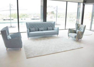 Modernios klasikos minkšti svetainės baldai sofa Simone 34