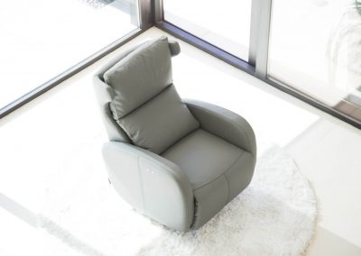 Modernus krėsliukas Kim 17