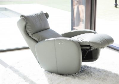 Modernus krėsliukas Kim 18