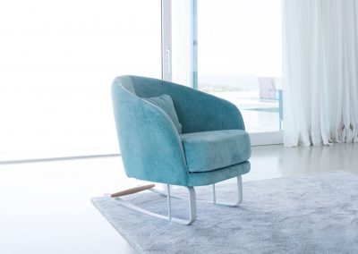 Modernus krėsliukas Komba 2