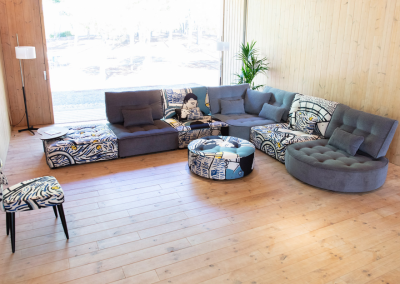 Modernūs minkšti svetainės baldai sofa Arianne Love 22