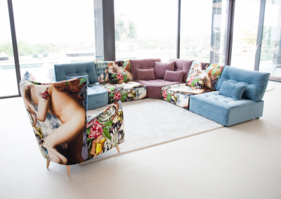 Modernūs minkšti svetainės baldai sofa Arianne Love 35