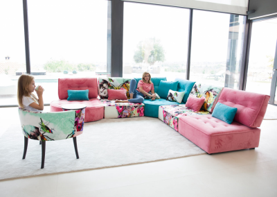Modernūs minkšti svetainės baldai sofa Arianne Love 36
