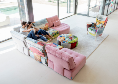 Modernūs minkšti svetainės baldai sofa Arianne Love 42