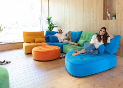 Modernūs minkšti svetainės baldai sofa Arianne Love 7