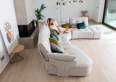 Modernūs minkšti svetainės baldai sofa Arianne Plus 25