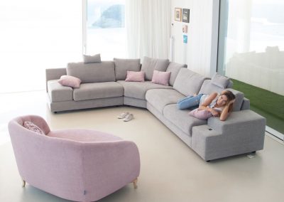 Modernūs minkšti svetainės baldai sofa Calessi