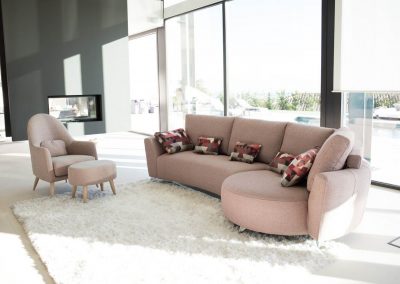 Modernūs minkšti svetainės baldai sofa Valentina