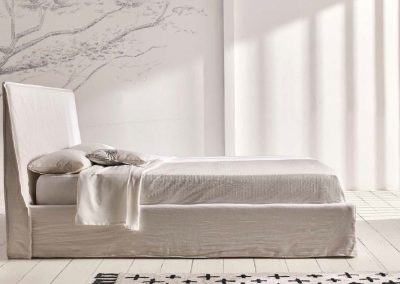 Modernūs miegamojo baldai lova Hermes