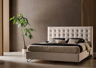 Modernūs miegamojo baldai lova Riva