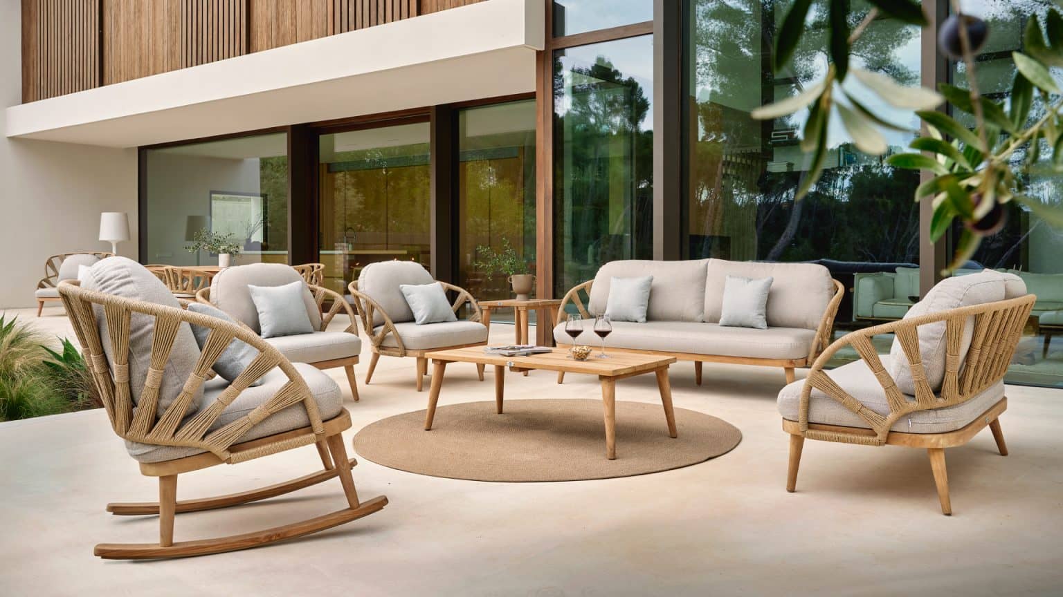 Modernios klasikos laukos baldai sofa Krabi