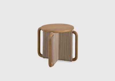 Modernios klasikos lauko baldai kampinis staliukas Desire