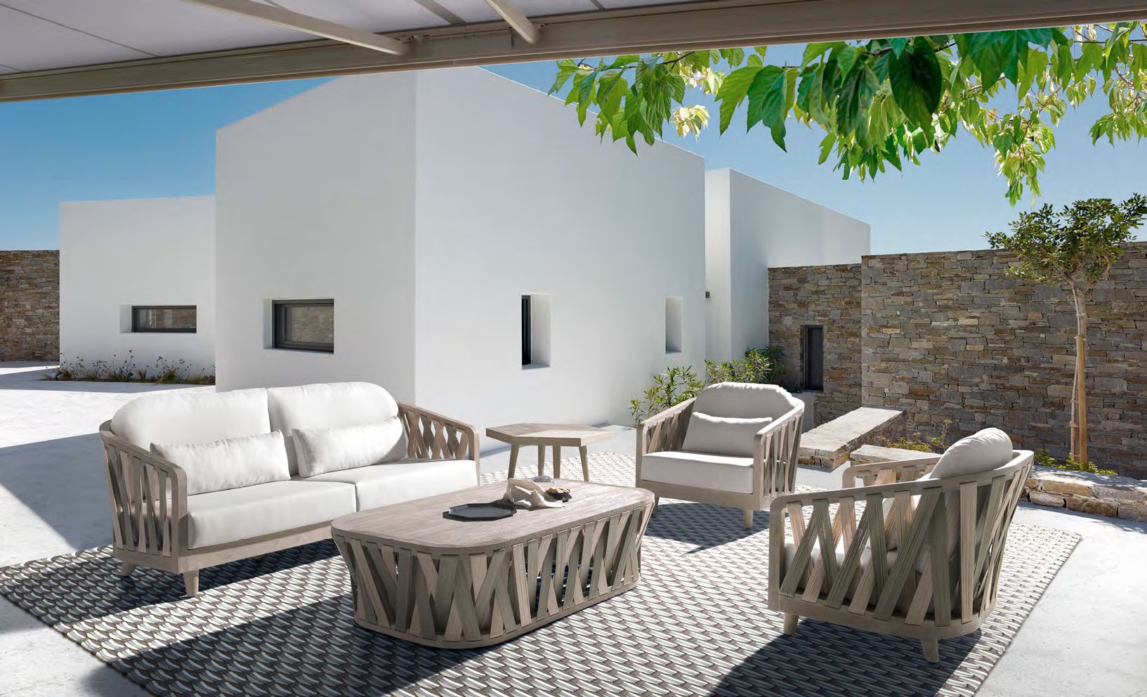 Modernios klasikos lauko baldai sofa staliukas Spark